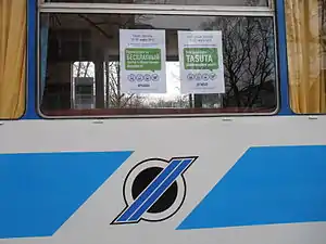 כרזות בטאלין המודיעות על הצבעה של התושבים בעד תחבורה ציבורית בחינם