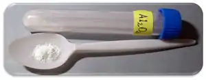 אלומינה בצורה של אבקה.