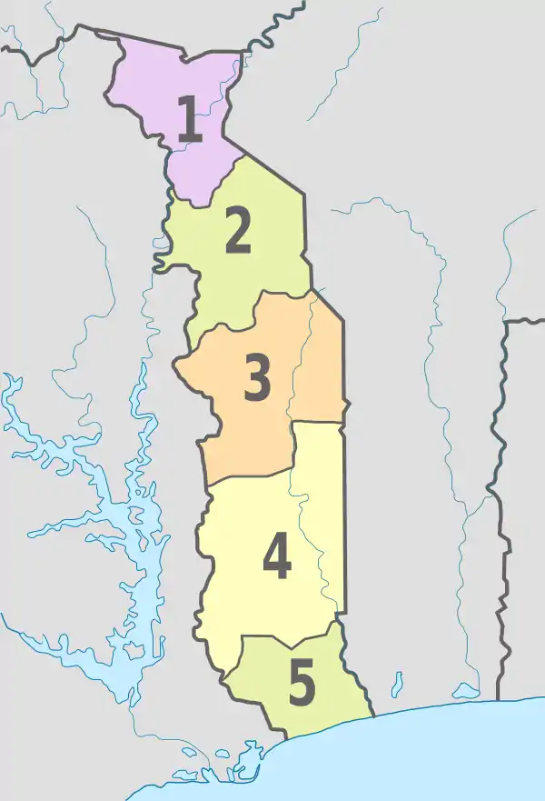 Togo, administrative divisions - Nmbrs - colored.svg